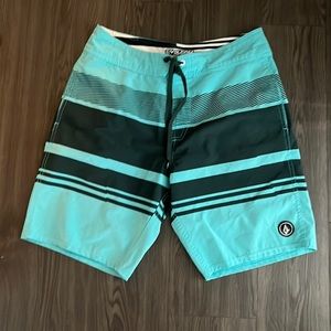 Volcom 4 way stretch board shorts size 32